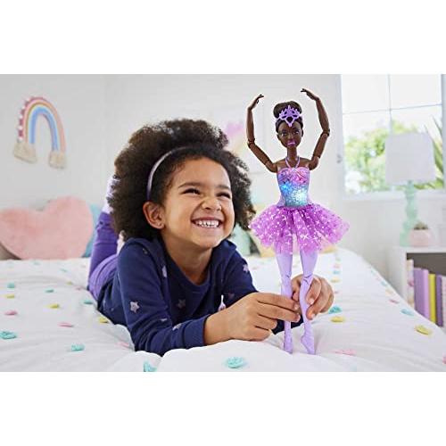Barbie Dreamtopia - Muñeca con luces parpadeantes, bailarina posable con 5  espectáculos de iluminación, tutú morado brillante, cabello negro y tiara