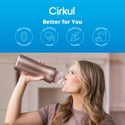 Cirkul 32oz. Rose Gold Stainless Steel Water Bottle Starter Kit with Rose Gold Lid and 2 Flavor Cartridges (1 LifeSip Strawberry, 1 GoSip Passion Fruit Dragon Fruit) No Sugar, Zero Calorie Drink Mix - Color Rose Gold - Tamaño 32 Ounce
